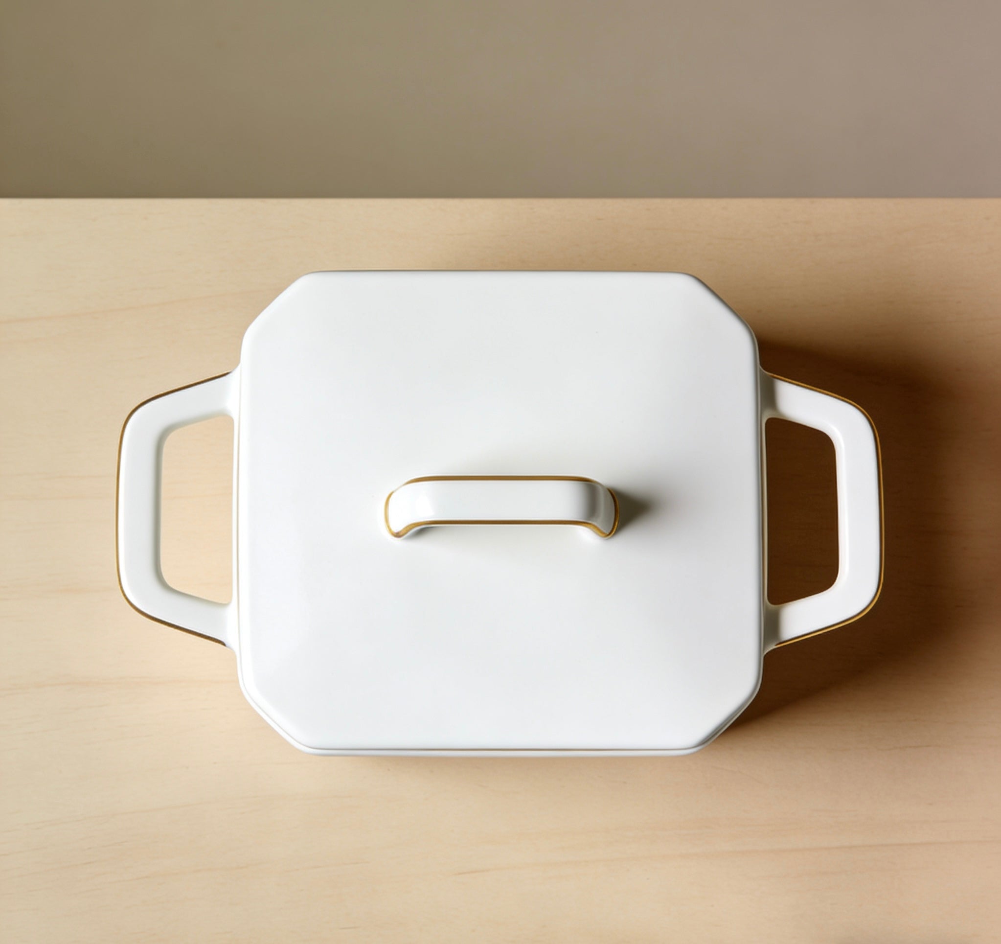 Minimalist Square Sauté Pan With Polished Gold Handles For Modern Kitchens & Versatile Cooking Performance